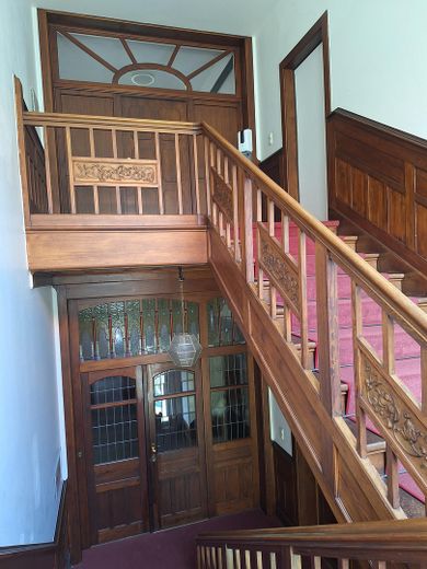Exklusive Bürofläche in repräsentativer Stadtvilla zur Miete – Direkt an der Eilenriede in Hannover – Treppenhaus
