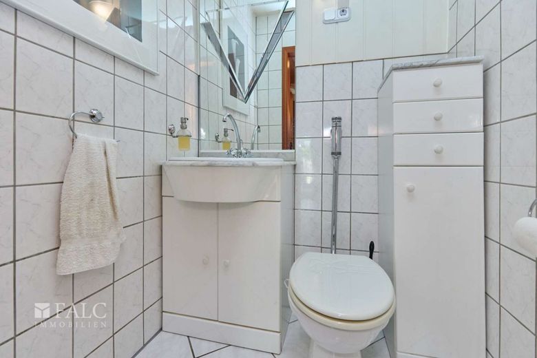 Individuelles Wohnen mit Zulassung f. med. Praxis – Gäste WC Haus 2
