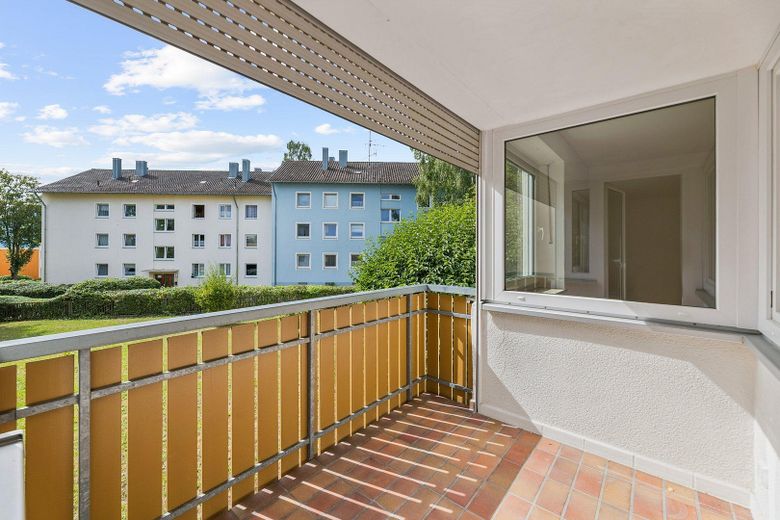 ERSTBEZUG: Erdgeschoss Wohnung 3,5 Zimmer in der Dreifaltigkeit – Balkon