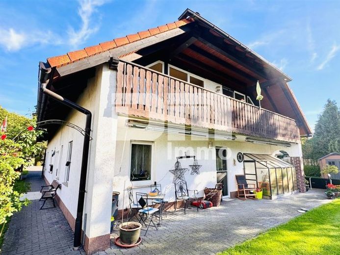 Modernes Ein-/Zweifamilienhaus mit PV Anlage und großer Doppelgarage auf herrlichem Anwesen – Foto 1