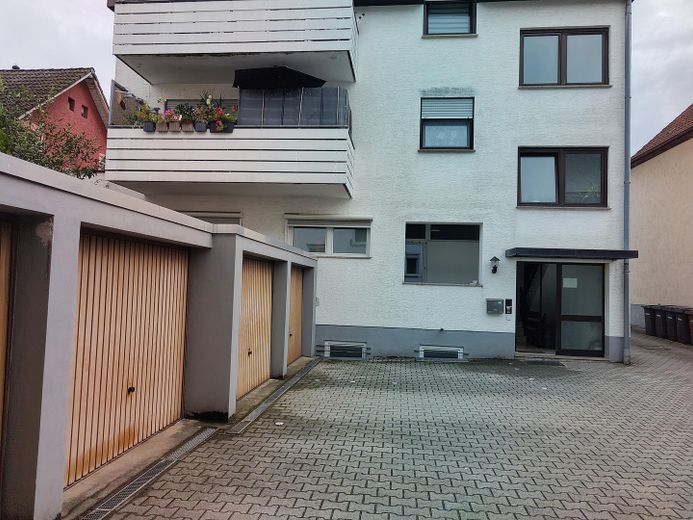 ruhige 4-Zi-Whg (ca. 95qm) mit Terrasse und Garage – Garage im Hof