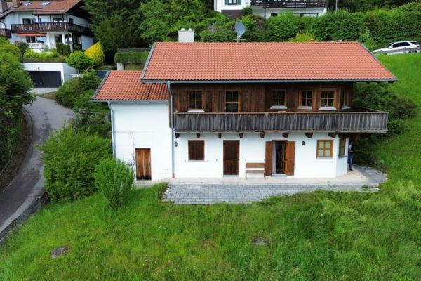 Juwel am Leeberg: Ein-/Zweifamilienhaus mit See- und Bergblick in Bestlage