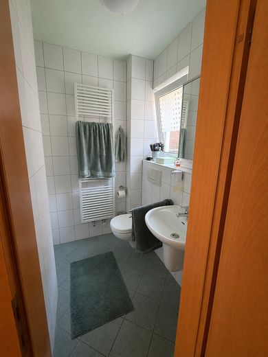 Affascinante, spaziosa casa unifamiliare in posizione centrale a 65779 Kelkheim Münster – EG Duschbad_1