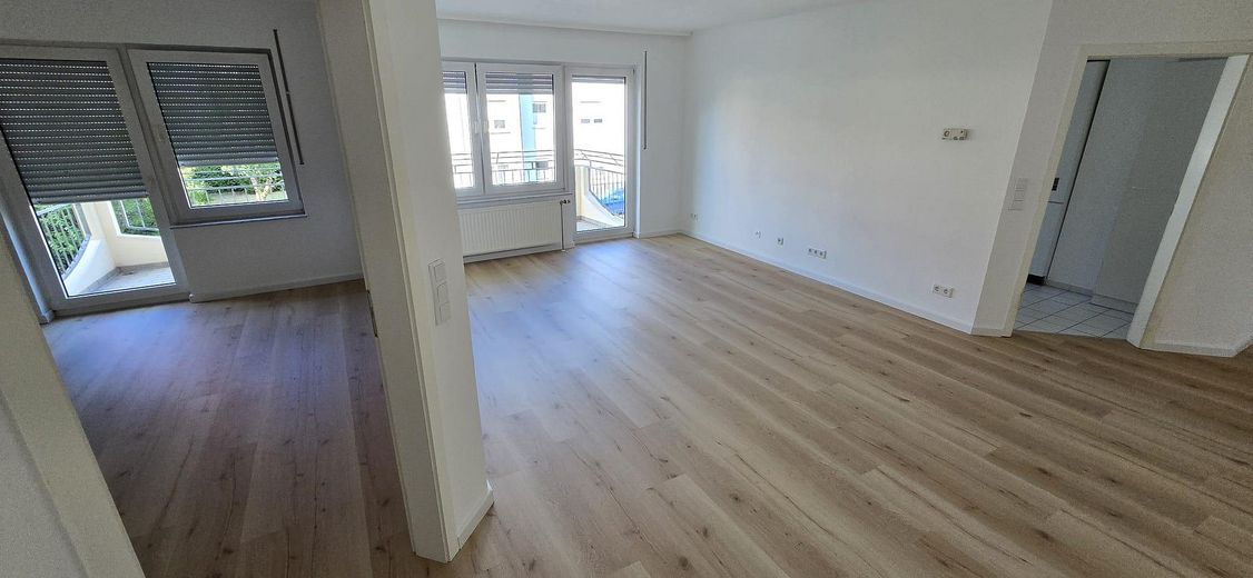 2 Zimmer in Bergfelde Hohen Neuendorf mit TG Stellplatz NEUE Einbauküche und Balkon – Wohnzimmer