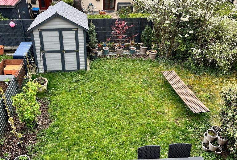 Modernisiertes Split-Level-Reihenhaus mit Garten, Kamin, PV-Anlage & Tesla Powerwall in Bernhausen – Garten