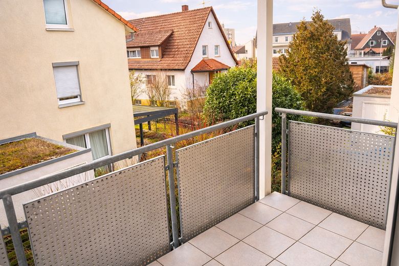 Attraktive Doppelhaushälfte mit viel Platz für groß und klein, jung und alt.. – Rückansicht | Blick Balkon