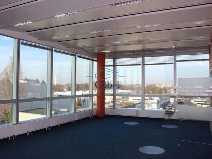 Bright and spacious office space directly on the waterfront of the Teltow Canal in Berlin-Tempelhof! – Photo 1