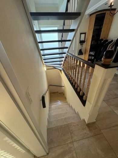 Schöner Wohnen war gestern - heute ist schöner leben - mit Pool, Sauna, ELW mögl! Ein Traumhaus! – 36 Kellertreppe