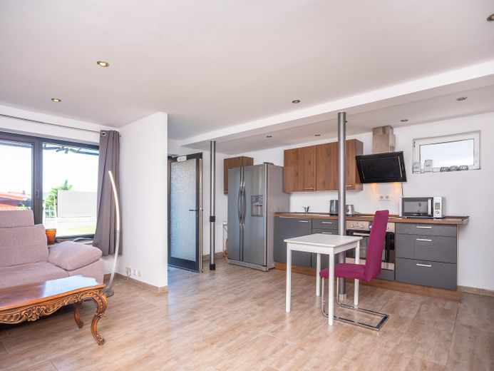 Exklusiver freistehender Bungalow mit Einliegerwohnung, Fernblick, Doppelgarage & großem Garten – Foto 19