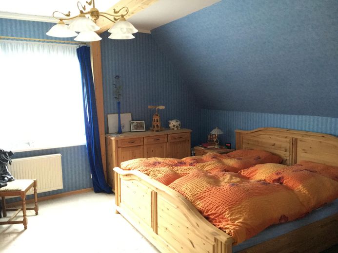 Haus, Bauernhaus, Landhaus, ländliches Idyll in ruhiger Lage. Ein Landhaus , das die Seele berührt – Schlafzimmer Dachgeschoss