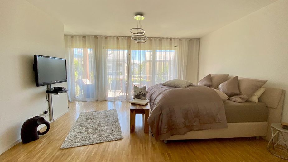 Bestens ausgestattete Maisonette-Wohnung (ca. 185 m², mit Einbauküche) in ruhiger Citylage von Bühl! – Schlafzimmer / 1. OG
