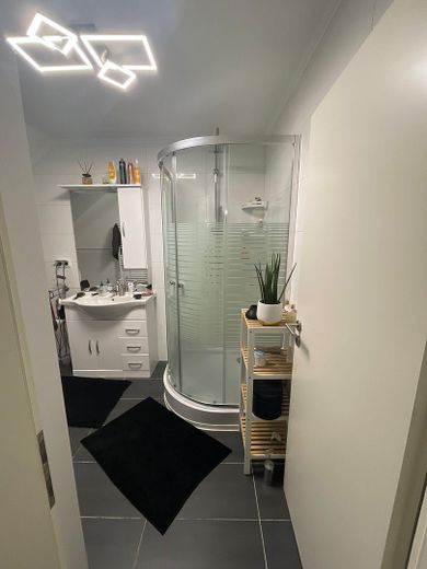 NÄHE BAHNHOF/KAUFLAND,70 m2 DACHGESCHOSS WOHNUNG ZU VERMIETEN,SOFORT FREI – Foto 3