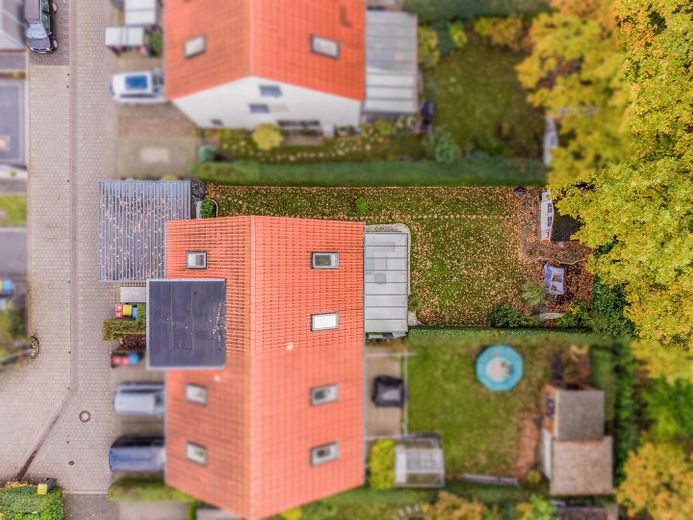 Gepflegte Doppelhaushälfte mit Südgarten, überdachter Terrasse & Doppel-Carport – provisionsfrei – Vogelperspektive