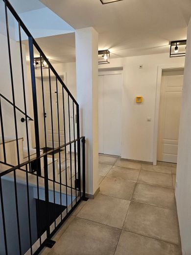 Exklusive 4-Zimmer-Wohnung in München-Obermenzing – Treppenhaus EG