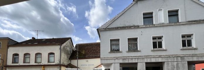 Wohn- und Geschäftshaus an der Uecker: Direkt am Jachthafen, mit Sanierungsbedarf, 700 m² Grundstück