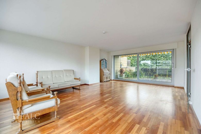 Penthouse a Köln-Weiden - ascensore, garage sotterraneo e fantastica terrazza sul tetto – Wohnzimmer