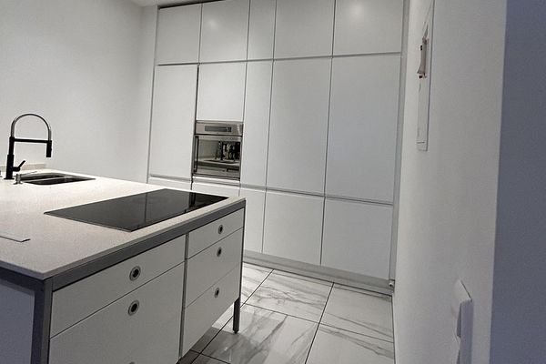 Przestronne mieszkanie 7-pokojowe z 2 balkonami i 2 miejscami parkingowymi w doskonałej lokalizacji w centrum Karlsruhe