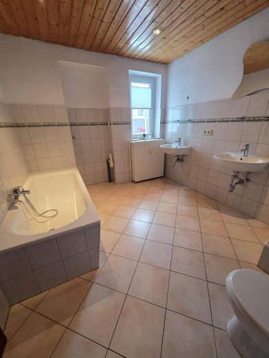 Zentrale 4 Zi Wohlfühlwohnung in Hohenlockstedt – Vollbad mit Wanne....