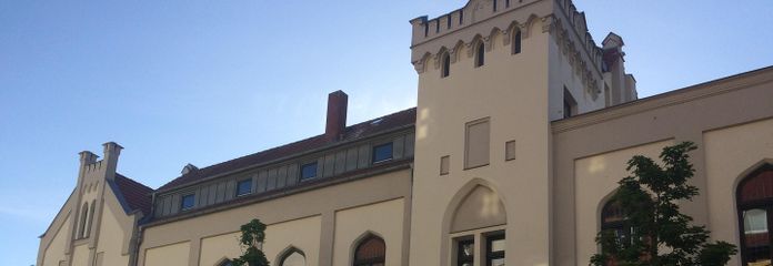 Arbeiten, wo andere Urlaub machen - Bürohaus mit Blick auf den Tiefwarensee – Vorderansicht