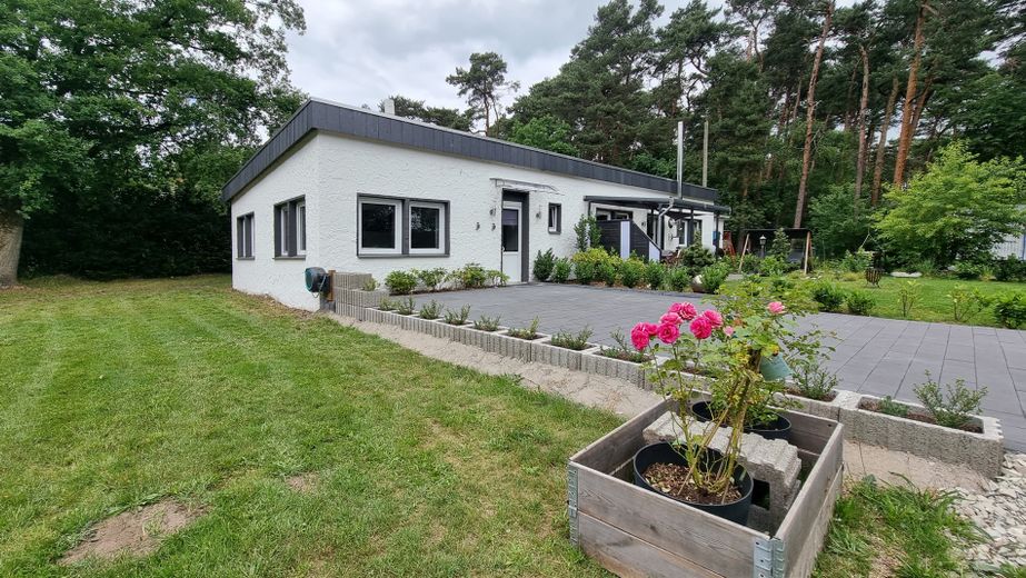 Stellplätze und Eingang