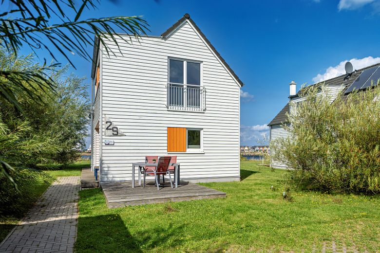 Freistehendes Ferienhaus im Ostseeressort Olpenitz Kappeln, Wasserlage – Ansicht vom Parkplatz