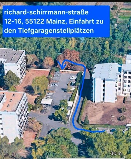 2 miejsca postojowe w garażu podziemnym i 3 podwójne miejsca postojowe w garażu podziemnym do wynajęcia krótko- lub długoterminowo – Einfahrt zu Duplexparkplätzen