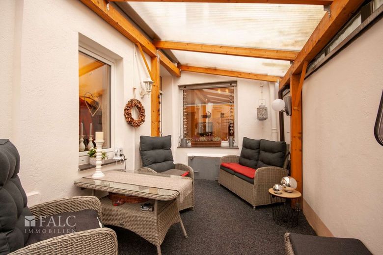 Gute Lage - gute Investition ! – Loggia EG