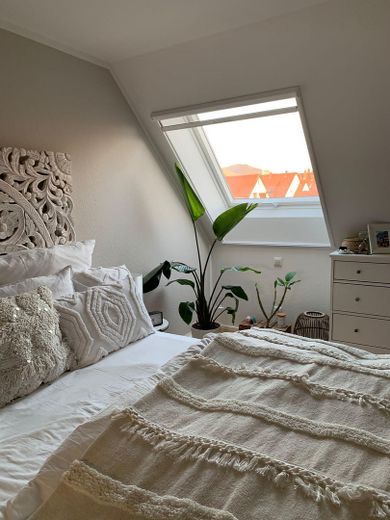 Moderne 4-Zi.-Maisonette mit Wärmepumpe, Einbauküche & Aufzug in Metzingen-Mitte – Foto 15