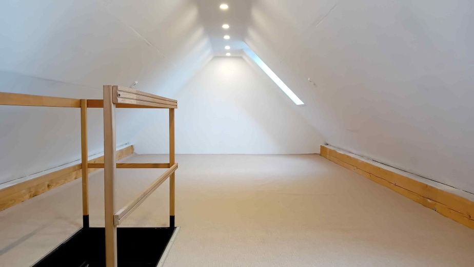 Bellissimo appartamento di 2 locali più studio e posto auto sotterraneo a ER-Tennenlohe – Dachstudio 1