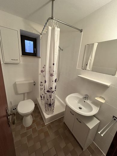 Student:innen-Appartement mit eigenem Parkplatz und WLAN-Flatrate in Obereichstätt – Bad