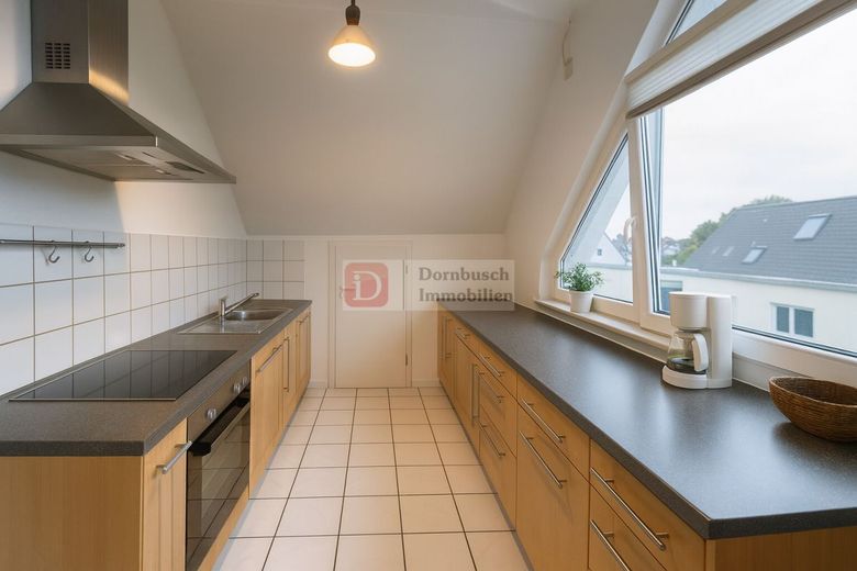 Top!! 3-Zimmer-Dachgeschoss nahe Kurpark – Einbauküche