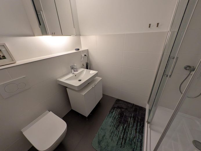 Helle 2 Zimmer Wohnung in der Südstadt nah am Maschsee - Tiefgarage, Aufzug, Balkon, Einbauküche – Duschbad II