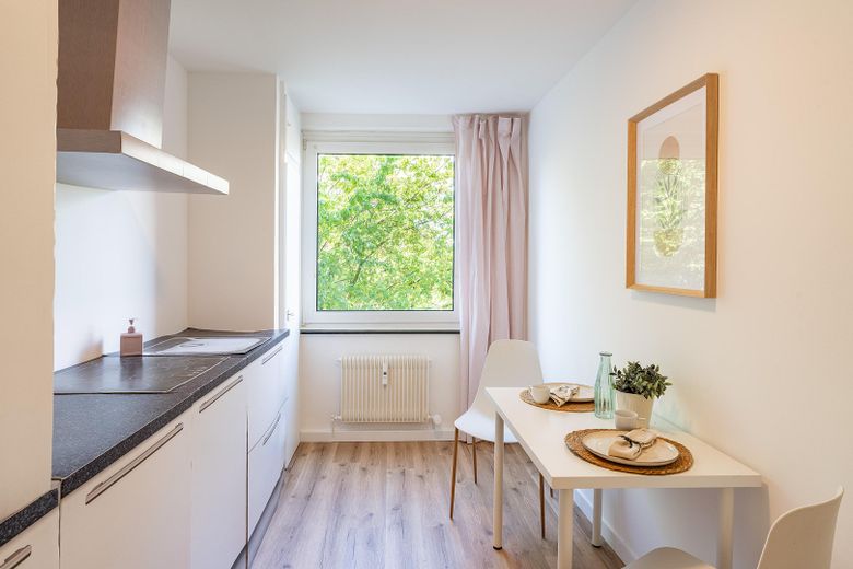 ***ERSTBEZUG NACH MODERNISIERUNG – STILVOLLE 3-ZI.-WOHNUNG MIT TAGESLICHTBAD IN DU-NEUDORF*** – KÜCHE