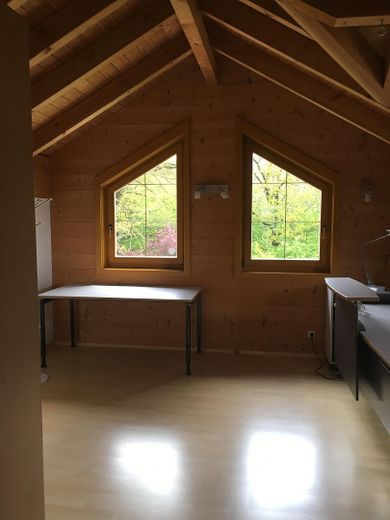 Am Waldrand gelegenes Einfamilienhaus mit ELW und parkähnlichem Garten – ELW Schlafzimmer