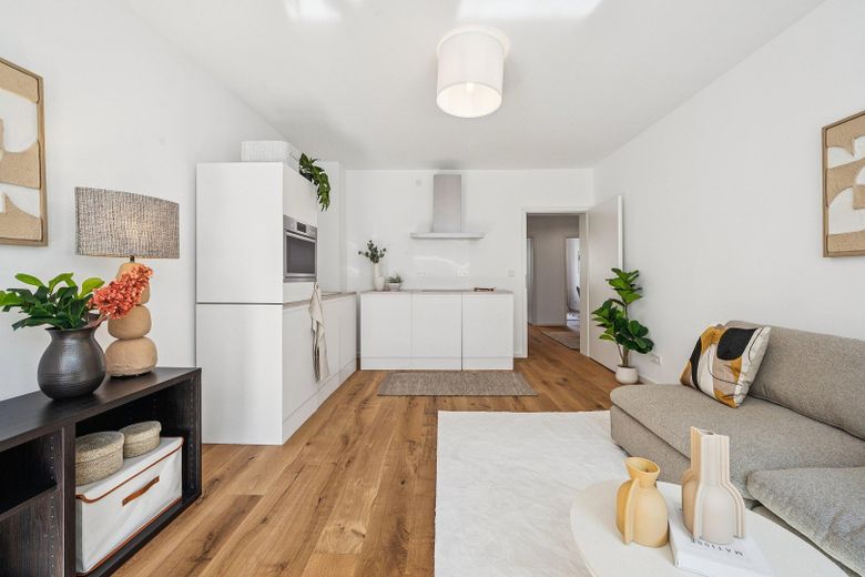 PROVISIONSFREI - FRISCH SANIERTE 3-ZIMMER-WOHNUNG MIT BALKON & EICHENPARKETT – Wohnküche