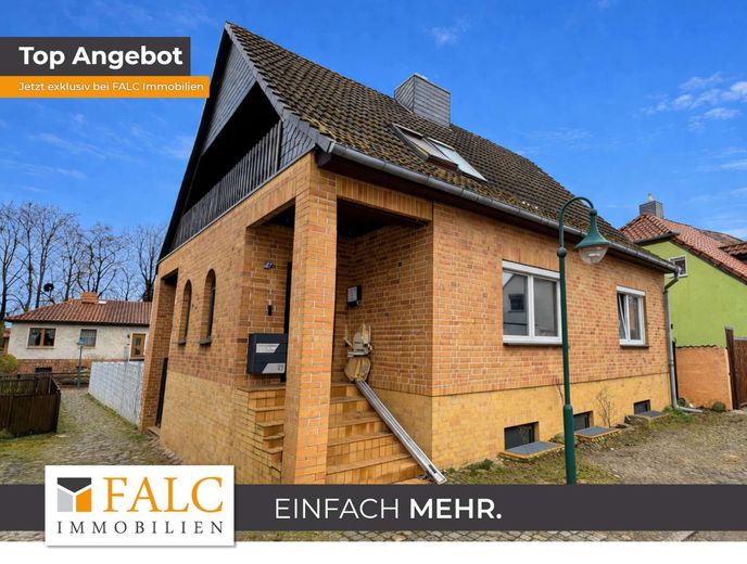 ***Großzügiges Wohnen auf drei Etagen mit Kamin, Balkon und separater Einliegerwohnung*** – Außenansicht