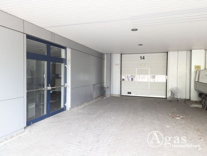 Büro mit Lagerhalle in verkehrsgünstiger Lage – ebenerdiges Tor vor dem Büro