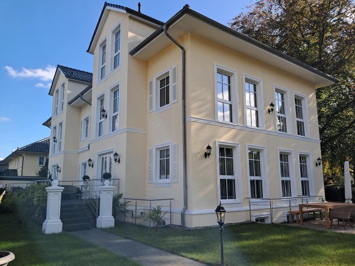 A+ Neubau Wohnensemble in Elbnähe (2 Stadtvillen im Verbund) – A+ Neubau Stadtvilla