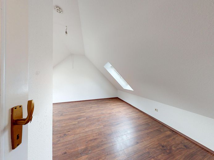 Provisionsfreie 5-Zimmer-Maisonette mit zwei Badezimmern und Balkon – OG rechts