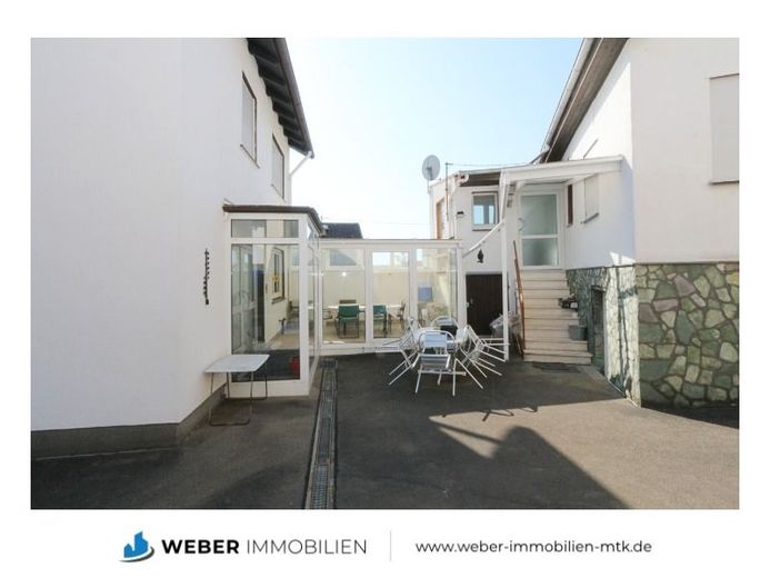 ++ ZWEI Häuser + EIN Preis +  Garten + DOPPEL-Garage + sofort FREI ++ – Hof mit Wintergarten Bild  2