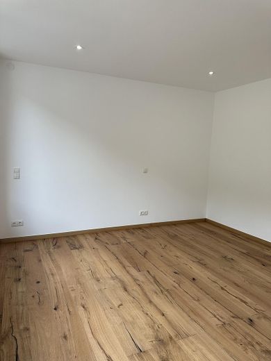 Appartamento al piano terra di 5 locali, cucina componibile, parquet, terrazza e giardino – Kinderzimmer 2