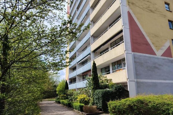 Kapitalanlage: gepflegte 2-Zi-WHG, gut vermietet im 1. OG