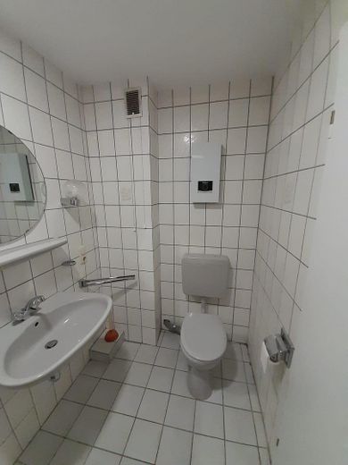 1-room apartment in Jülich-Barmen – renovated, with shared courtyard use, available immediately – Bad