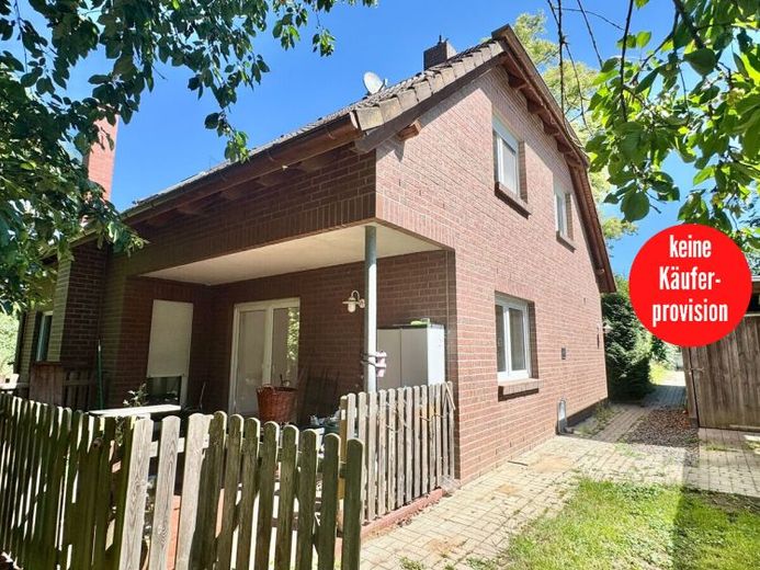 HORN IMMOBILIEN ++ tolles Grundstück mit Haus 7 Zimmer und Gästehaus in Quadenschönfeld / Möllenbeck – Foto 1