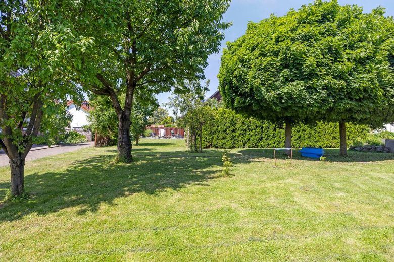 Wohnen mit Zukunft: Einfamilienhaus mit Wärmepumpe, Kamin und Effizienzklasse A+ – Garten #2