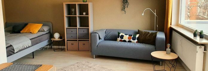 Disponible de inmediato junto al Jardín Botánico: apartamento de 1 habitación, última planta, balcón orientado al sur, plaza de garaje subterráneo opcional