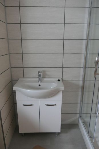Appartamento al piano terra di 3 locali con ca. 80qm nel centro di Münsingen – Photo 4