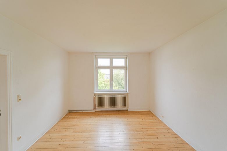 Hanseatik eski yapı klasiği: Paket halinde 3 daire • 44.605 € hedef kira • komisyonsuz – Wohnung 07 - 2. OG