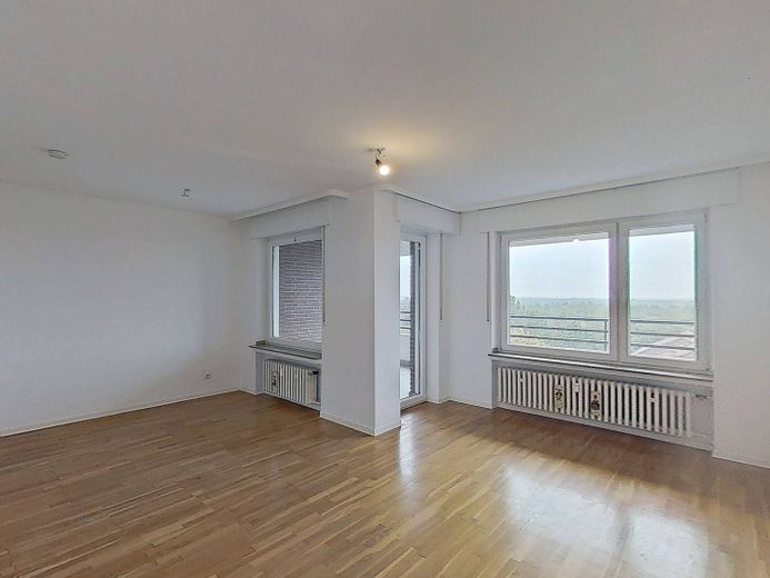 Geräumige 2-Zi.-Whg. mit großem BALKON in ruhiger Lage in Bielefeld-Senne – Ansicht II: Wohn- und Esszimm…
