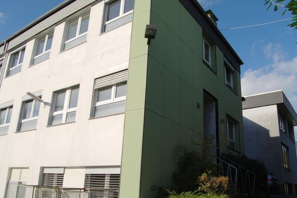 Vielseitig, nutzbares Gewerbeobjekt mit mögl. Betriebswohnung u. Parkplätzen!